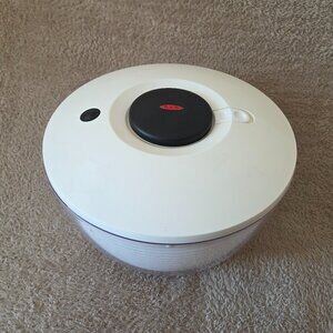 OXO Good Grips Large Salad Spinner, 10.5 in